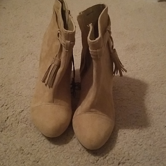 Tan boot - Picture 2 of 3